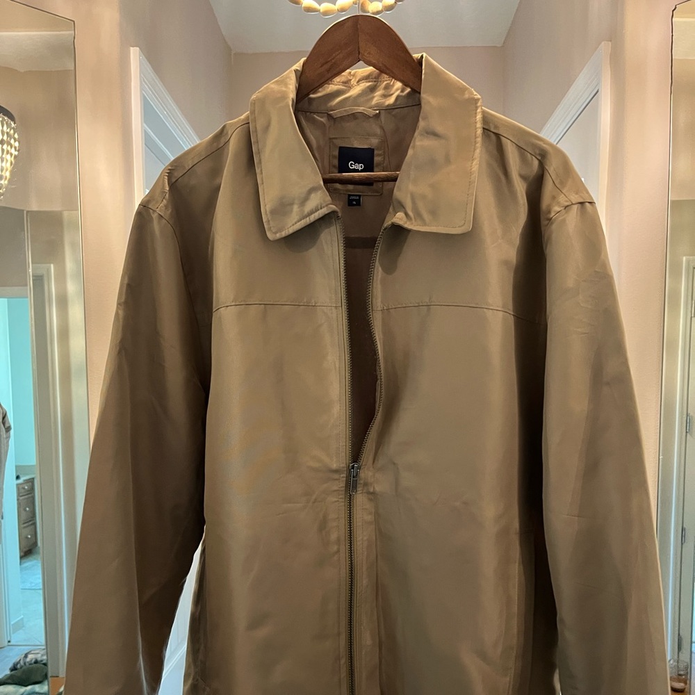 Men’s Gap Brand khaki Rain Jacket